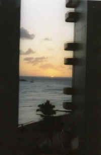 Waikiki Sunset 2.jpg (9940 bytes)